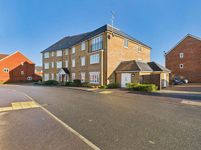 2 Bedroom Flat For Sale In Dereham Court The Boulevard, Horsham, West Sussex, RH12
