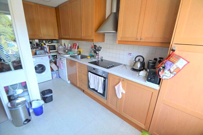 2 Bedroom End Of Terrace House To Rent In Chepstow Rise, Croydon, CR0