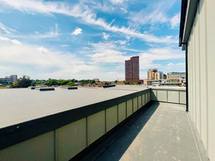 2 Bedroom Apartment To Rent In High Street, CR0