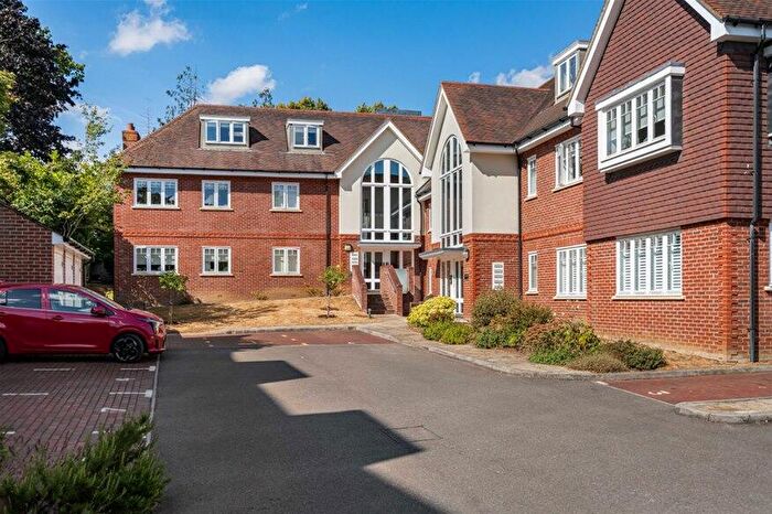 2 Bedroom Flat To Rent In Leyton Road, Harpenden, AL5