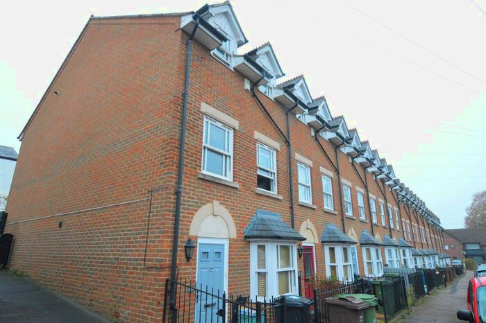 3 Bedroom Terraced House To Rent In Albion Road, St Albans, AL1
