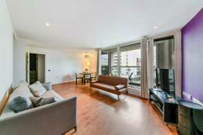 2 Bedroom Apartment To Rent In Corona Building, Blackwall Way, London, E14
