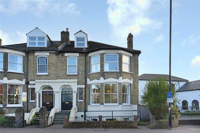 2 Bedroom Flat To Rent In Church Hill, Walthamstow, London, E17