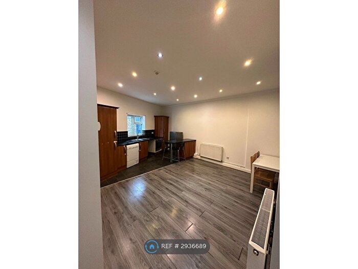 1 Bedroom Flat To Rent In High Road Leytonstone, London, E11