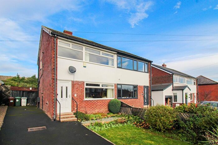 3 Bedroom Semi Detached House For Sale In Glebe Gate, Dewsbury, WF12