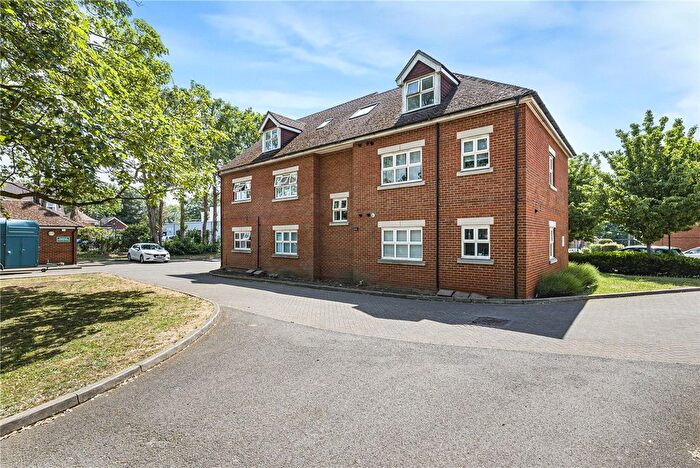 2 Bedroom Flat For Sale In St. Ronans View, Dartford, Kent, DA1