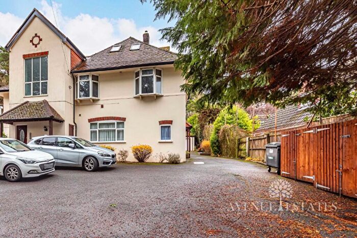 3 Bedroom Flat For Sale In Queens Park Avenue, Bournemouth, Dorset, BH8