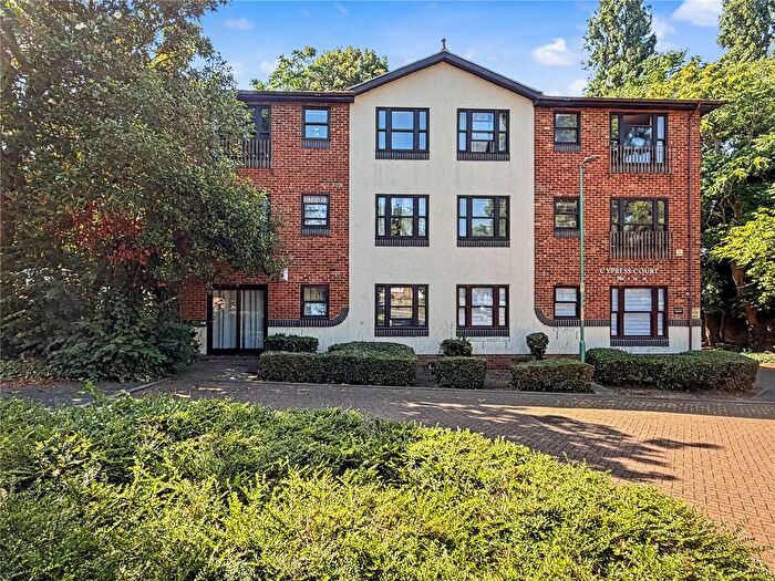 2 Bedroom Flat For Sale In Cypress Court, Grange Road, Gillingham, Kent, ME7