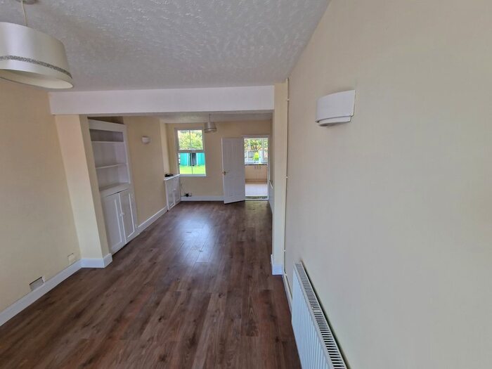 3 Bedroom Semi-Detached House To Rent In Bunyan Road, Bedford, MK42