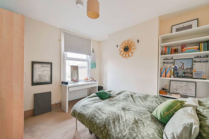 2 Bedroom Flat For Sale In Selkirk Road, Tooting, London, SW17