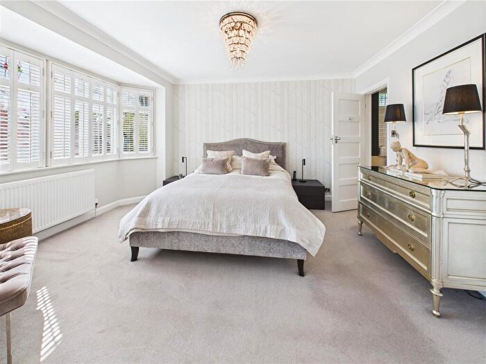 5 Bedroom Detached House For Sale In Woodside Avenue, Hersham, Walton-On-Thames, KT12
