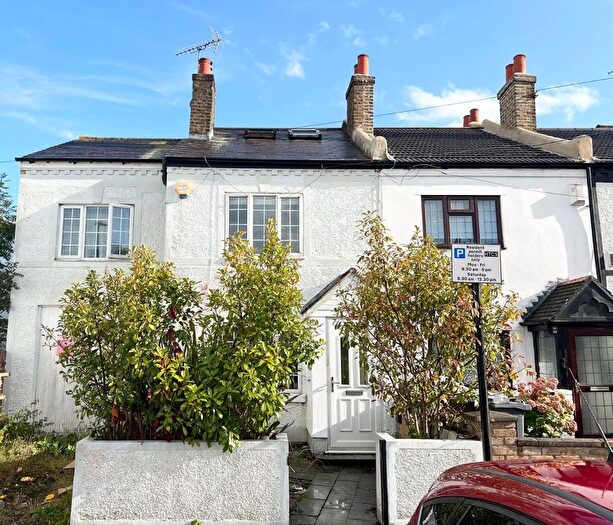 5 Bedroom Semi-Detached House To Rent In Albion Road, Hounslow, TW3