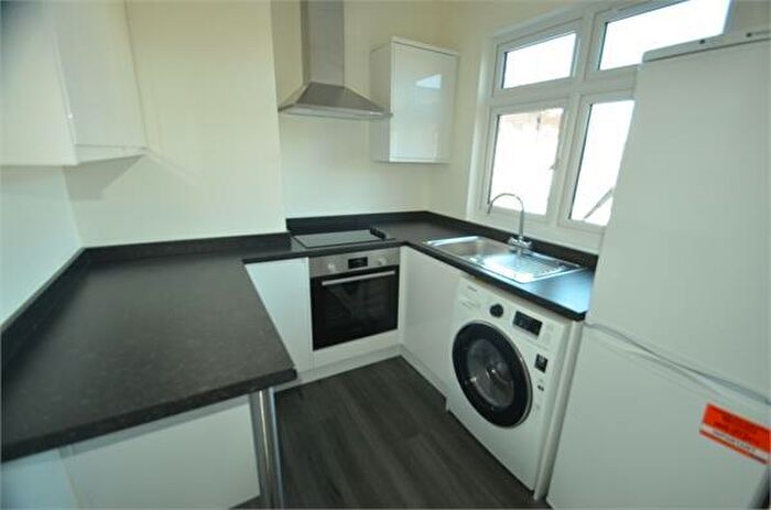 1 Bedroom Flat To Rent In The Broadway, Mill Hill, NW7