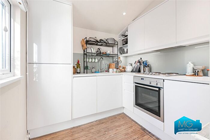 2 Bedroom Flat To Rent In Brecknock Road, Camden, London, N7