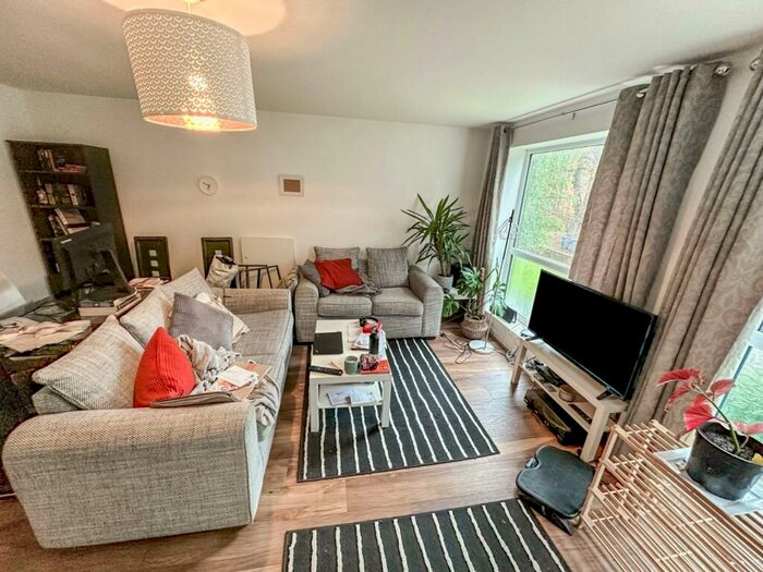 1 Bedroom Flat To Rent In Central Avenue, Manchester, Greater Manchester, M19
