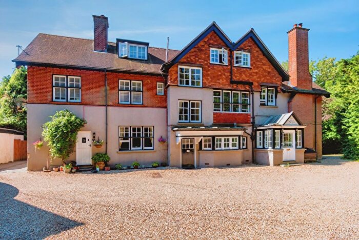 1 Bedroom Flat For Sale In Southdown Road, Shawford, Winchester, Hampshire, SO21