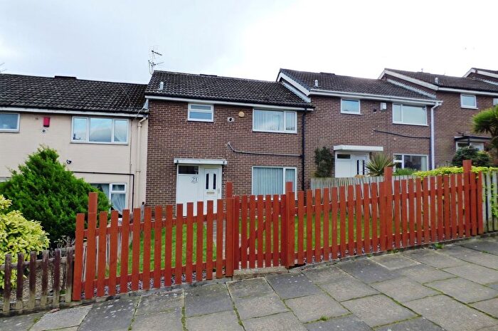 3 Bedroom Town House To Rent In Snowden Walk, Leeds, LS13