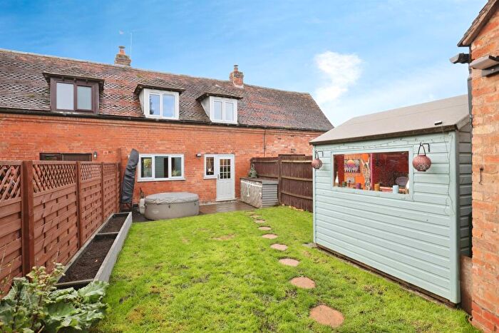 2 Bedroom Character Property For Sale In Fosse Way, Radford Semele, Leamington Spa, CV31