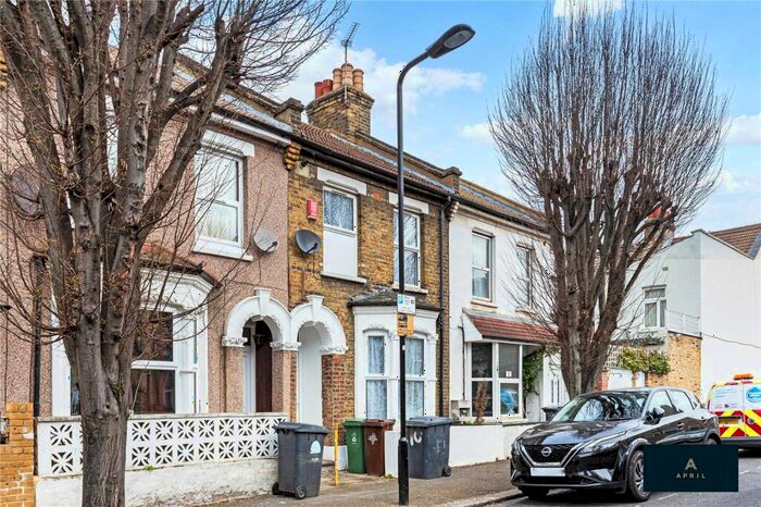2 Bedroom Apartment To Rent In Belton Road, London, E11