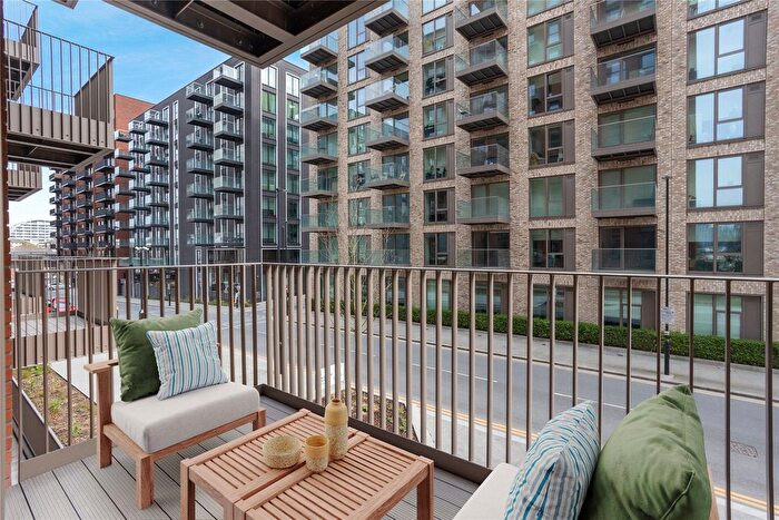 1 Bedroom Flat For Sale In Royal Crest Avenue, London, E16