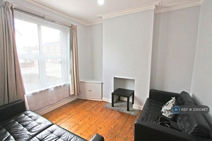 6 Bedroom Terraced House To Rent In Richards Street, Cardiff, CF24