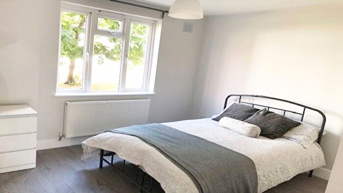 3 Bedroom Flat To Rent In Old Bethnal Green Road, London, E2