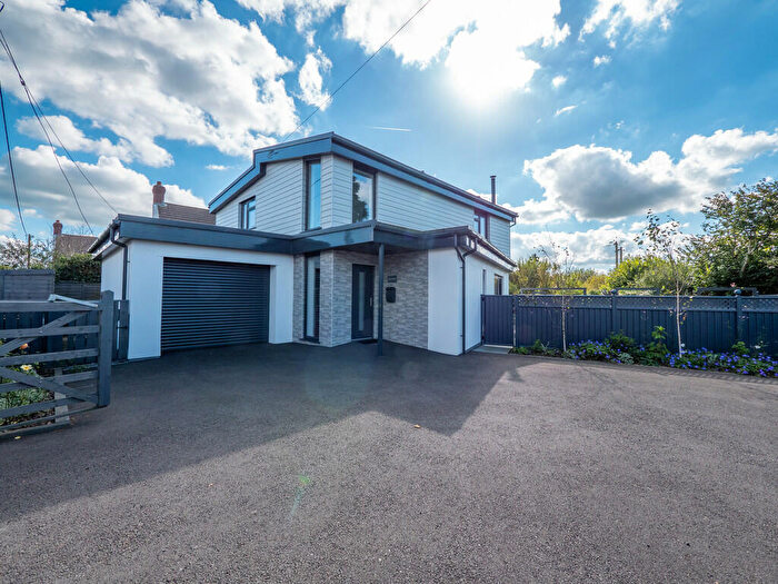 3 Bedroom Detached House For Sale In Eden Road, Wainhouse Corner, EX23