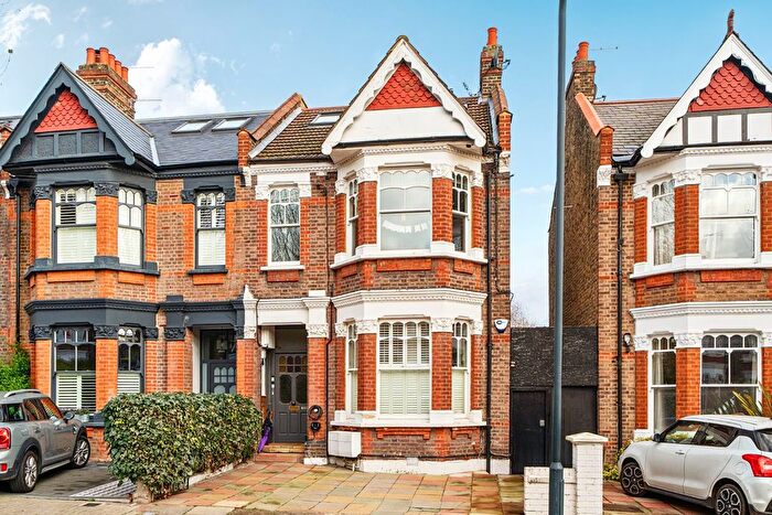 3 Bedroom Flat For Sale In Crediton Road, Kensal Rise, London, NW10