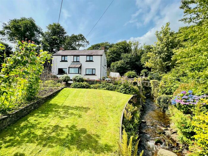 5 Bedroom Detached House For Sale In Pontnewydd, Pontyates, Llanelli, SA15