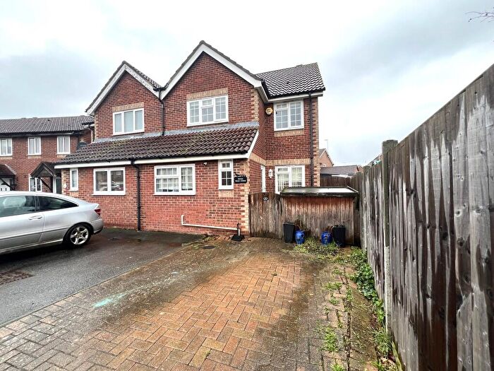 3 Bedroom Semi Detached House For Sale In Drake Avenue, Chatteris, Cambs., PE16