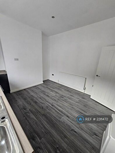 2 Bedroom Flat To Rent In Seafield Road, Wirral, CH62
