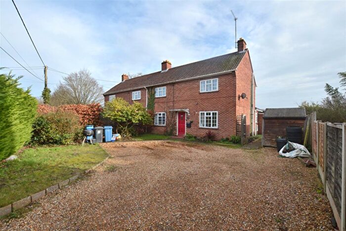 3 Bedroom Semi-Detached House For Sale In Hitches Lane, Crookham Village, Fleet, GU51