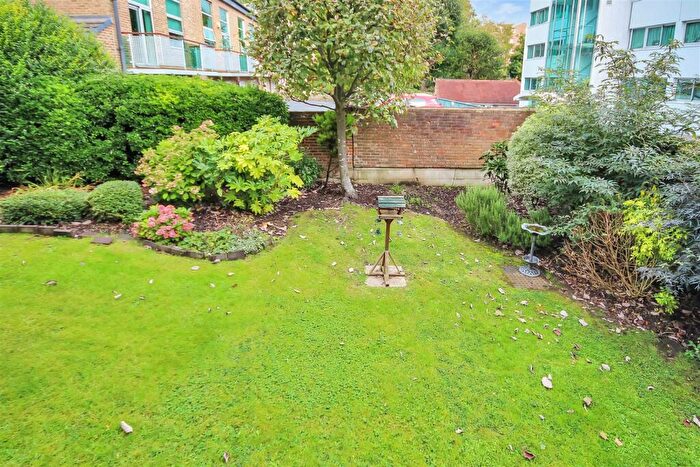 2 Bedroom Retirement Property For Sale In Tongdean Lane, Withdean, Brighton, BN1