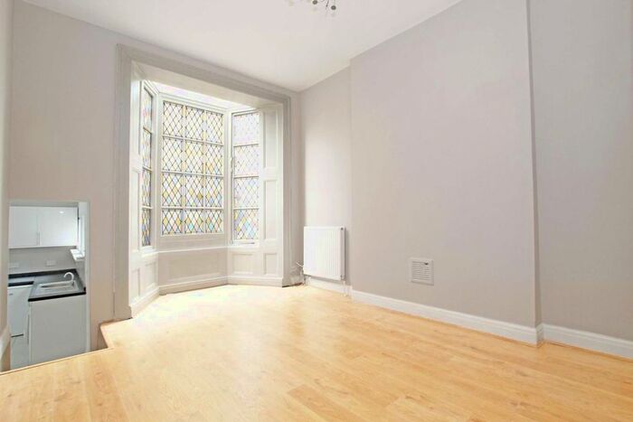 2 Bedroom Flat To Rent In Westbourne Grove, London, W2