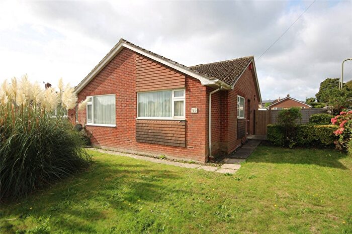 3 Bedroom Bungalow For Sale In Oak Road, New Milton, Hampshire, BH25