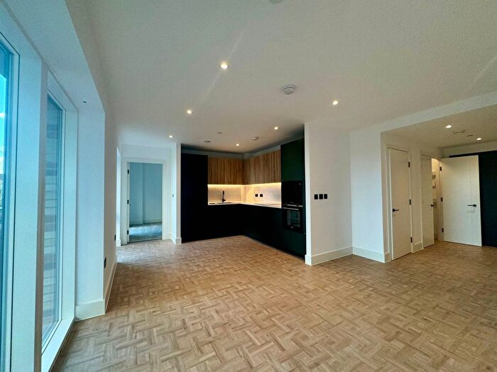 2 Bedroom Flat To Rent In Munstead Apt, One Clapham, London, SW11