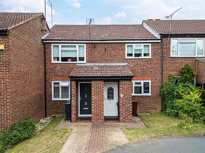 2 Bedroom Ground Maisonette For Sale In Armoury Drive, Gravesend, Kent, DA12