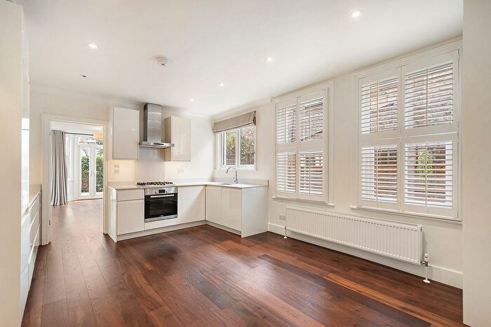 2 Bedroom Flat To Rent In Barnard Road, London, SW11