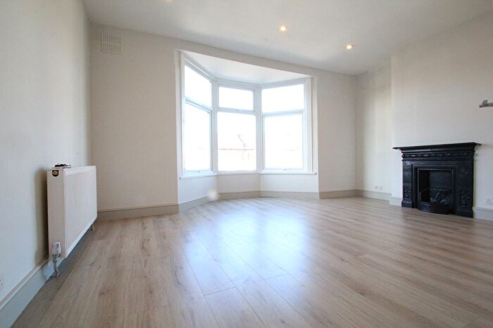 1 Bedroom Flat To Rent In Woodlands Park Road, Haringey, N15