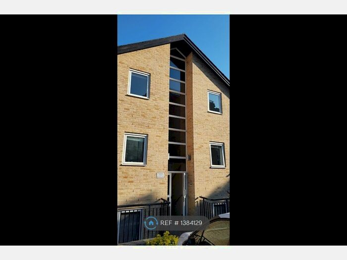 2 Bedroom Flat To Rent In Coptfold Road, Brentwood, CM14