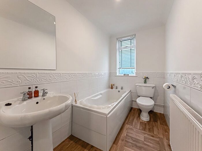 2 Bedroom Cottage For Sale In High Street, Newarthill, Motherwell, ML1