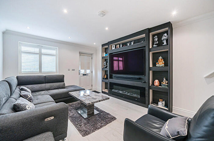 2 Bedroom Semi-Detached House For Sale In Wrythe Green Road, Carshalton, SM5