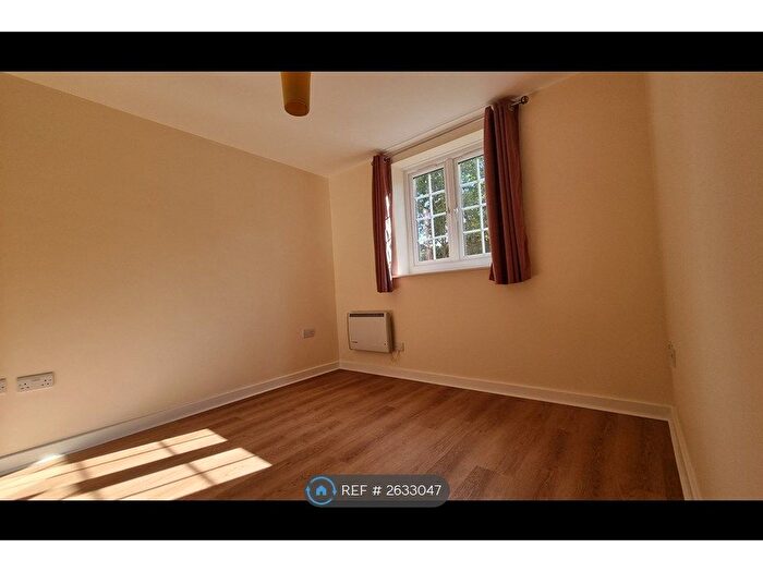 2 Bedroom Flat To Rent In Albert Road, Morley, LS27