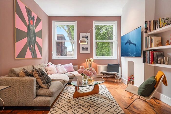 4 Bedroom Maisonette For Sale In Upper Street, Islington, London, N1