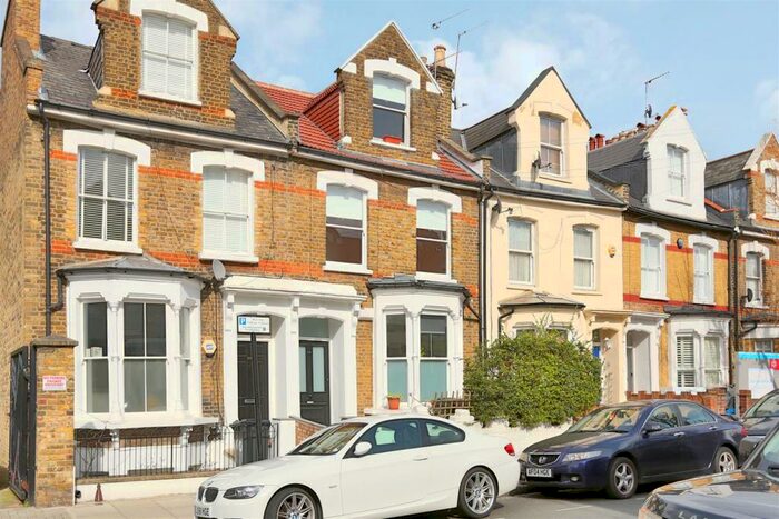 2 Bedroom Flat To Rent In Brighton Road, Stoke Newington, N16