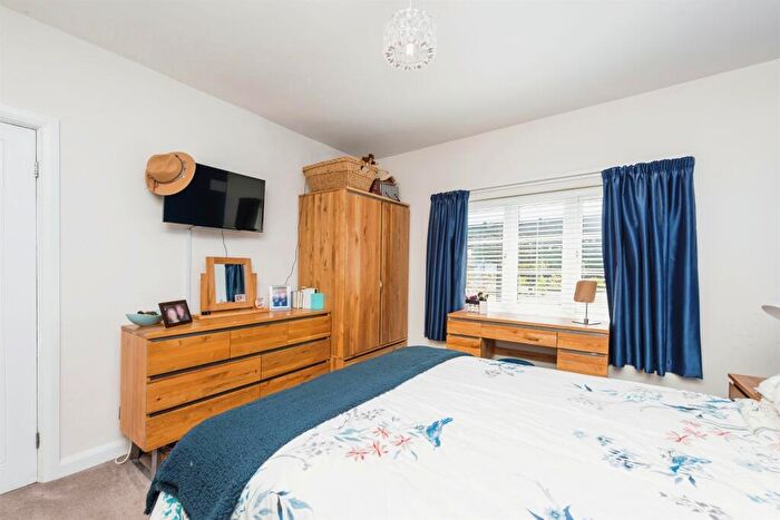 2 Bedroom Detached Bungalow For Sale In Lichfield Street, Fazeley, Tamworth, B78
