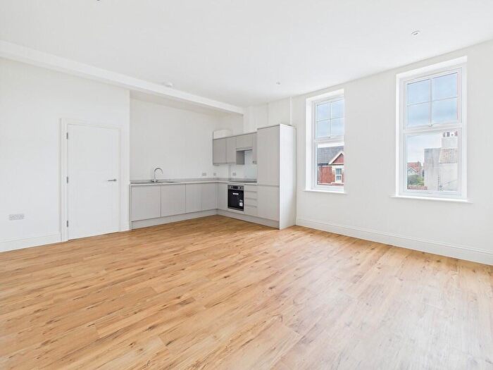 2 Bedroom Flat To Rent In Northcourt Road, Worthing, BN14