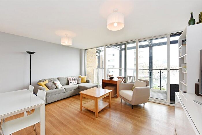 2 Bedroom Flat For Sale In Berglen Court, Branch Road, E14
