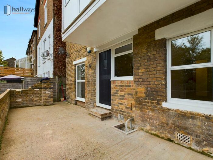 2 Bedroom Maisonette To Rent In Avondale Road, South Croydon, CR2