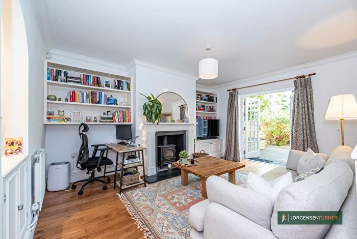 2 Bedroom Flat For Sale In Coningham Road, Shepherds Bush, London, W12